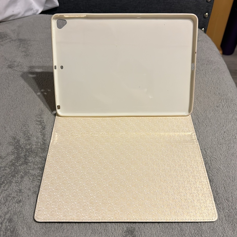 iPad case - Picture 3 of 4